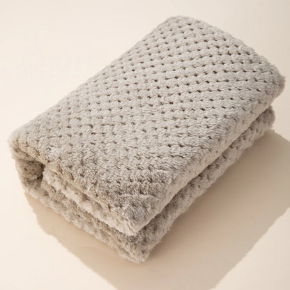 Newborn essentials: soft pineapple plaid baby blanket, 100% polyester, gentle on skin