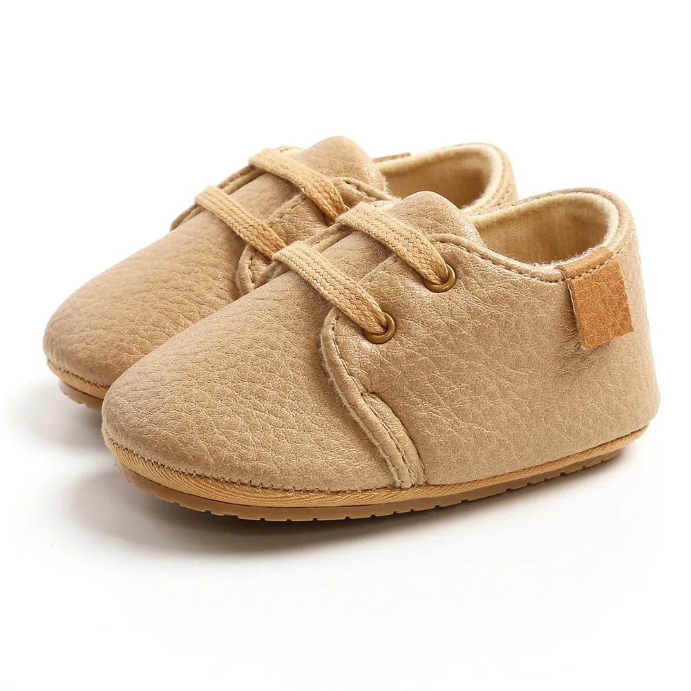 Retro baby shoes in light grey leather, soft sole and anti-slip for infants