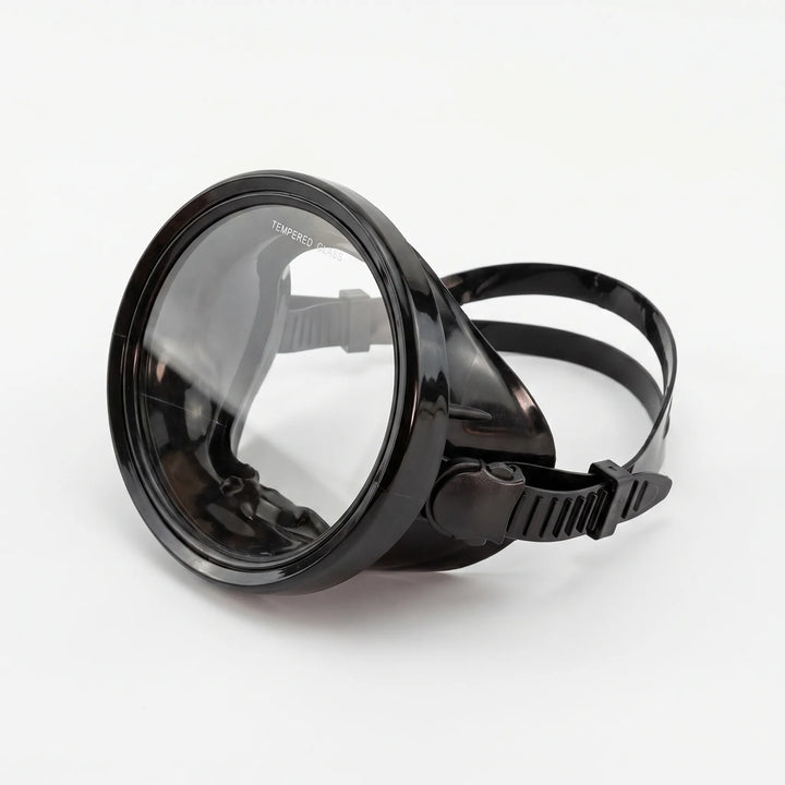 Single-lens diving mask offering a wide, clear view of the ocean for scuba diving, snorkeling & water sports.