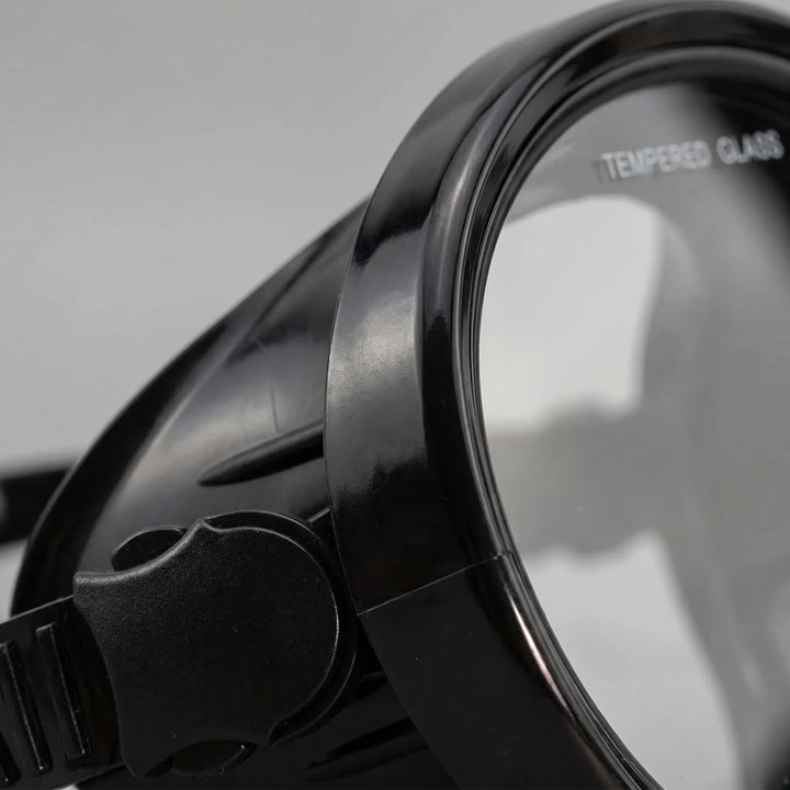 Comfortable unisex single-lens snorkeling mask provides a clear, wide underwater view for swimming & watersports.