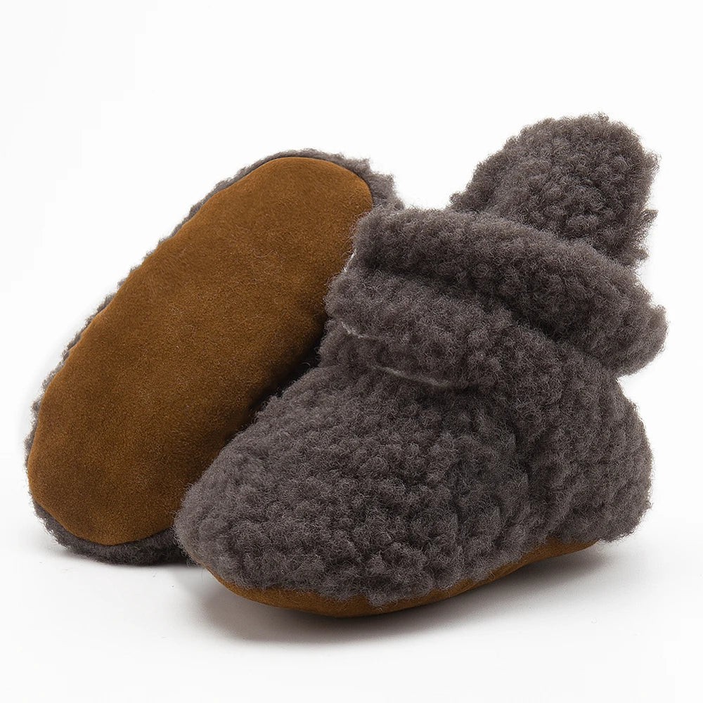 Unisex soft fluff anti-slip baby booties, comfortable and warm cotton for first walkers.