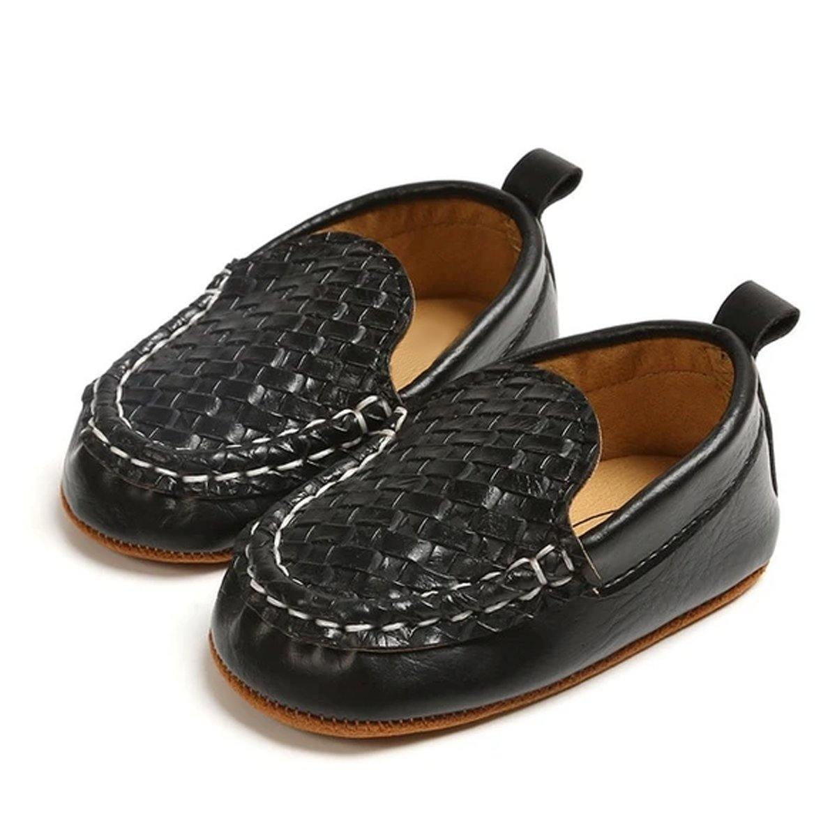 Soft sole baby leather boots, non-slip design for secure infant steps, a blend of comfort and fashion