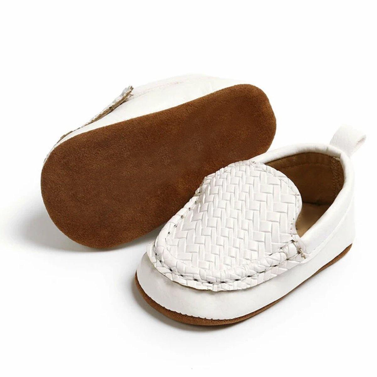Stylish non-slip infant leather moccasin boots, perfect baby footwear for early walkers, unisex design