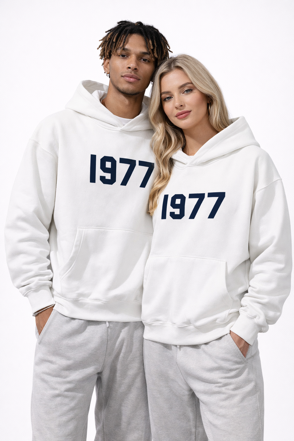 Fashionable unisex streetwear hoodie with raglan sleeves & a classic 1977 retro print design.