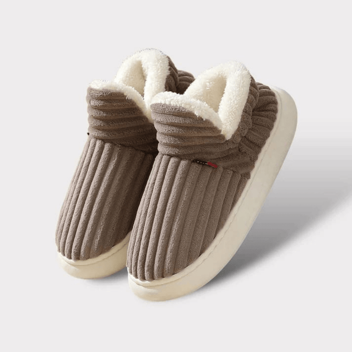 Plush unisex thermal house slippers, providing cozy warmth & relaxation all winter.