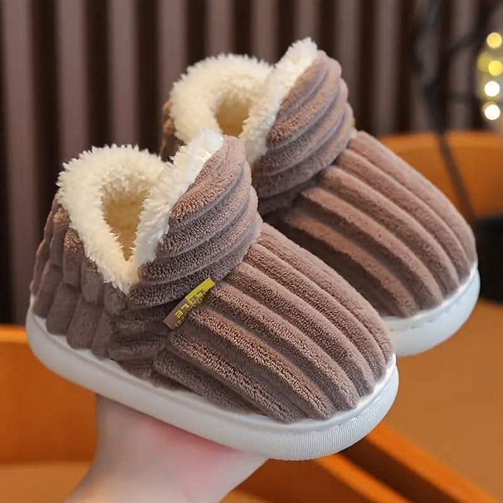 Unmatched winter comfort with these warm unisex thermal house slippers.