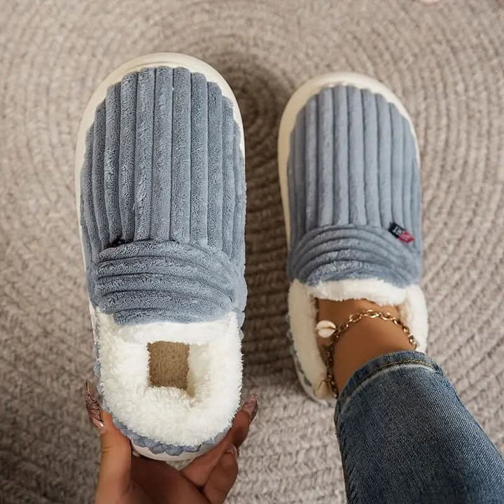 Designed for indoor use: cozy unisex thermal house slippers for winter warmth.