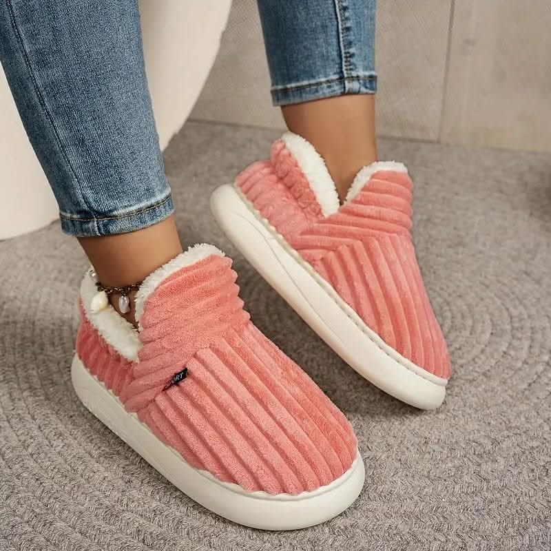 Unisex winter thermal slippers, ideal cozy footwear for ultimate indoor comfort.