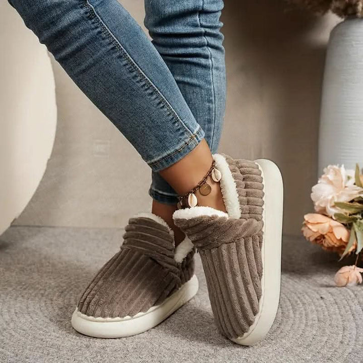 Gift-ready: warm unisex thermal house slippers for cozy winter indoor comfort.