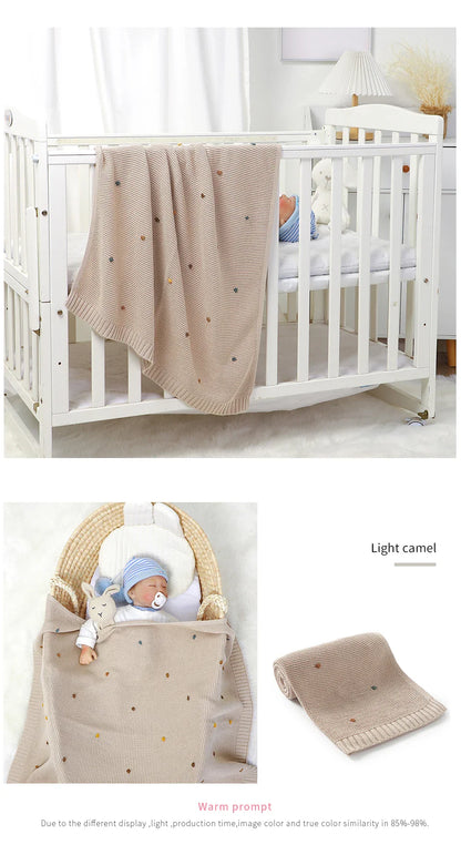 Cotton knitted blanket in ivory, a cozy and essential item adaptable for infant and toddler use