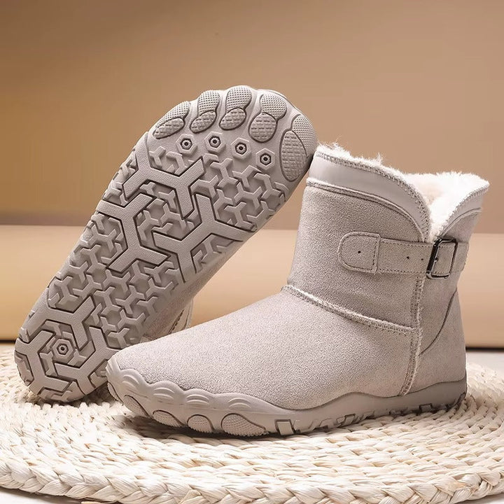 Barefoot winter boots with flexible sole & roomy toe box for ultimate comfort.