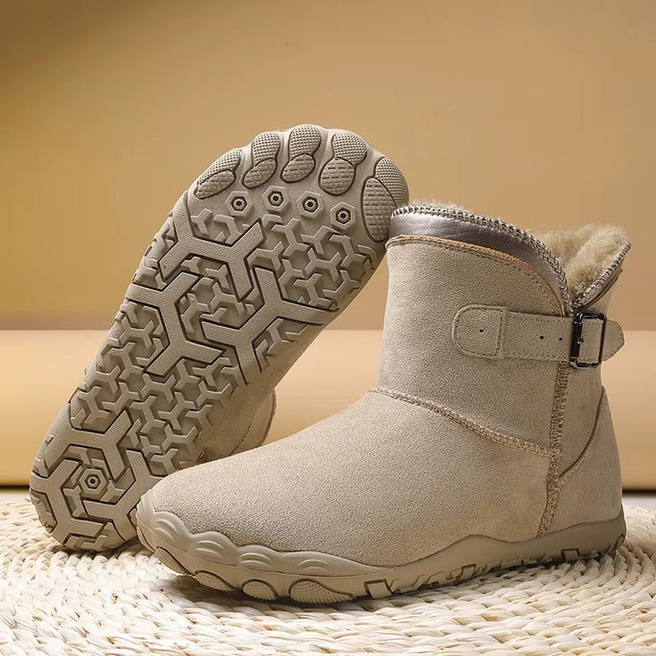 Warm unisex barefoot boots, perfect for natural movement in cold weather.
