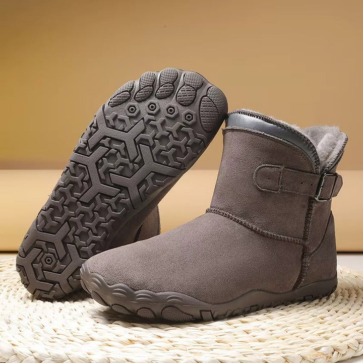 Cozy winter barefoot boots with a wide toe box & flexible sole for outdoor adventures.
