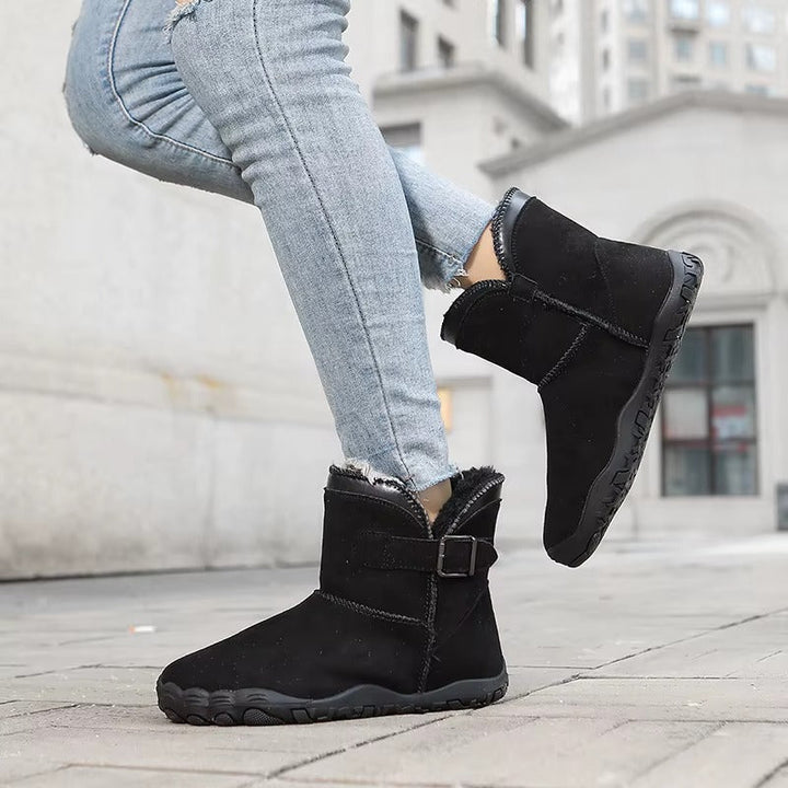 Unisex warm barefoot boots featuring a roomy toe box and flexible sole.