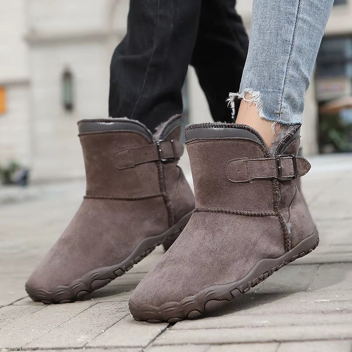 Comfortable unisex warm boots with a flexible sole for cold weather conditions.