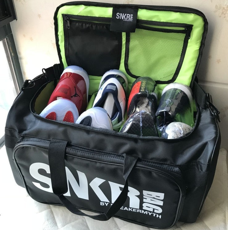 Versatile unisex gear bag, designed for safe transport of sneakers, clothes, and gym essentials.