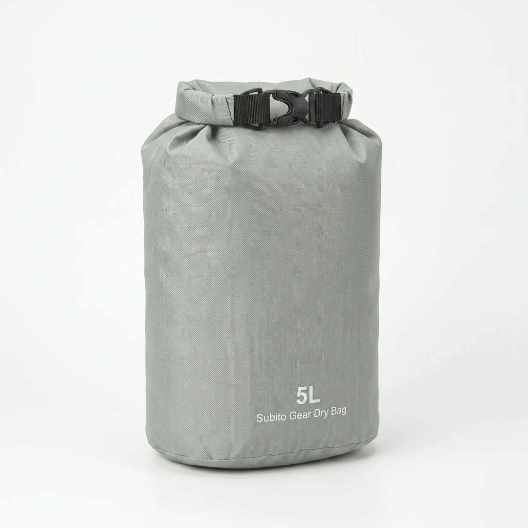Unisex roll-top dry bag, ideal for keeping outdoor equipment protected and dry.