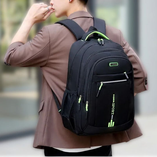 Travel-ready waterproof daypack, featuring comfortable shoulder straps & quick-access pockets. Organized.