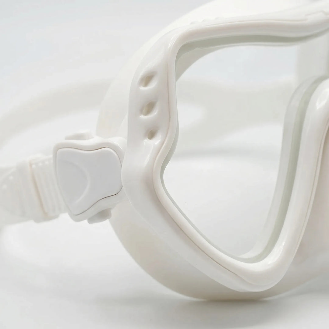 Durable diving gear: Wide view snorkeling mask with crystal clear tempered glass for ocean exploration.