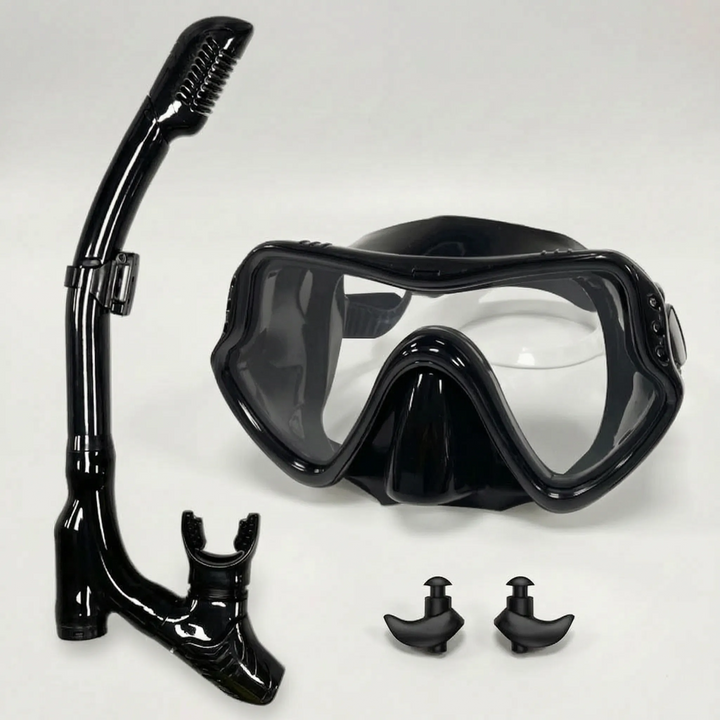 Close-up of a wide view snorkeling mask featuring anti-fog tempered glass for clear diving experiences.