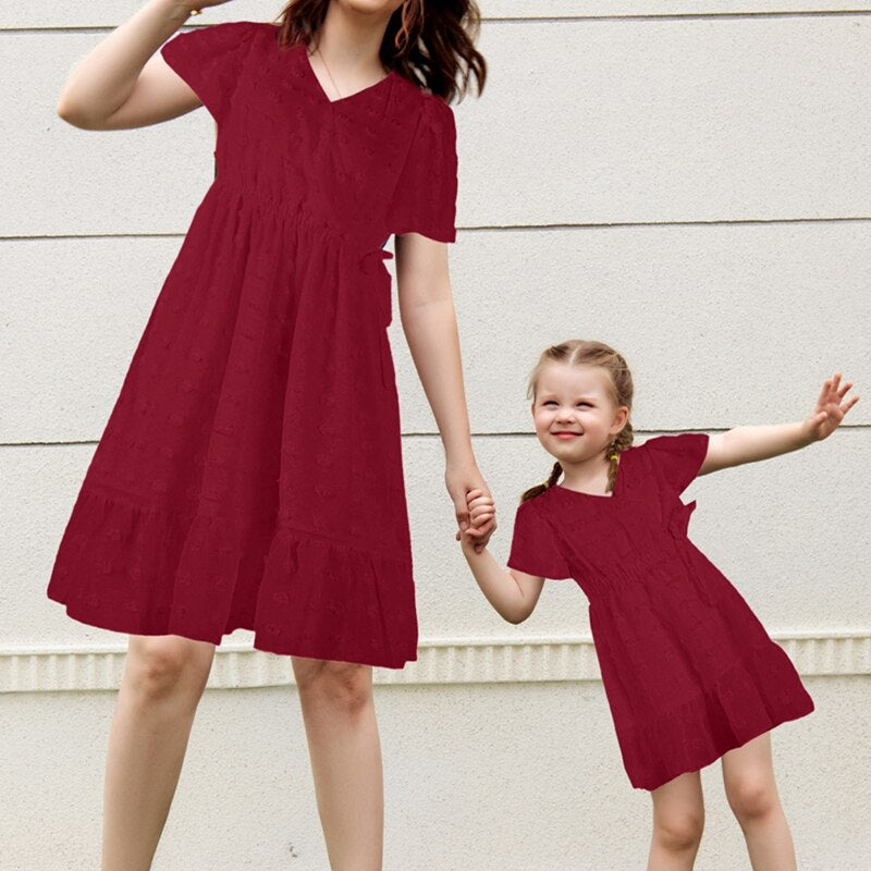 Mother daughter matching outfit: flattering V-neck short sleeve polyester dresses for summer