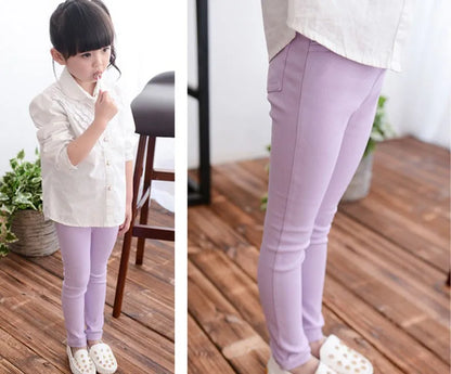 Essential girls' spring fashion: candy-colored pencil pants, elastic waist, perfect for everyday style.