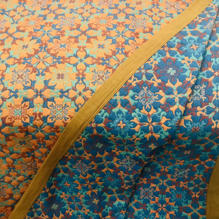 High-quality six-layer cotton quilt, featuring a vibrant orange & blue pattern. Durable & comfortable bedroom textile.