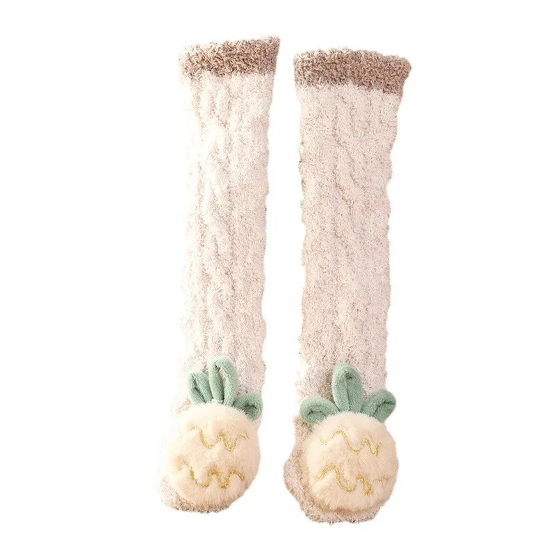 Winter wear: anti-slip long baby socks in soft cotton for ultimate warmth and comfort.