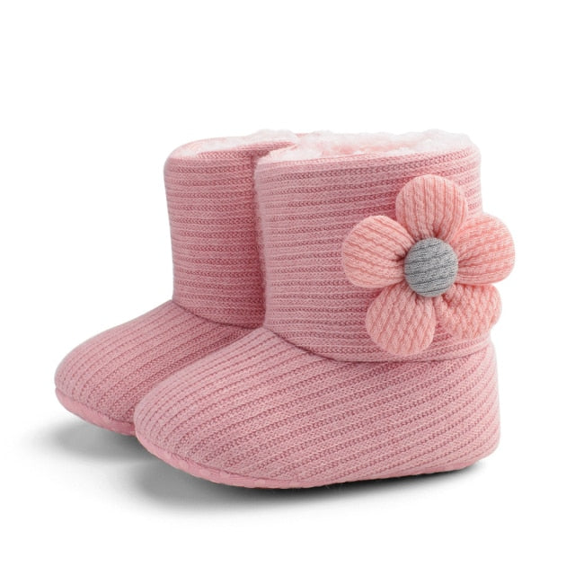 Front view of warm baby shoes, ideal for winter, featuring soft sole and anti-slip grip