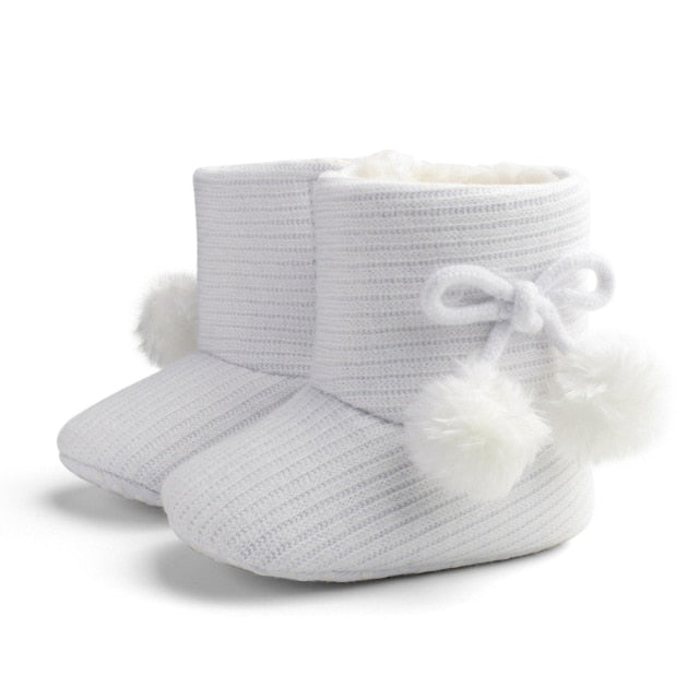 Side profile of cozy baby winter boots, showing the soft textile and durable anti-slip sole