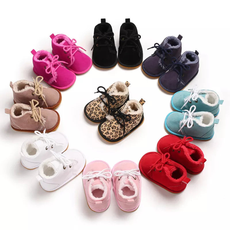 Fashionable baby crib shoes, perfect for toddlers' winter adventures and everyday wear.