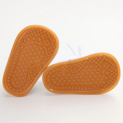 Toddler winter footwear: comfortable crib shoes with warm lining and secure fit.