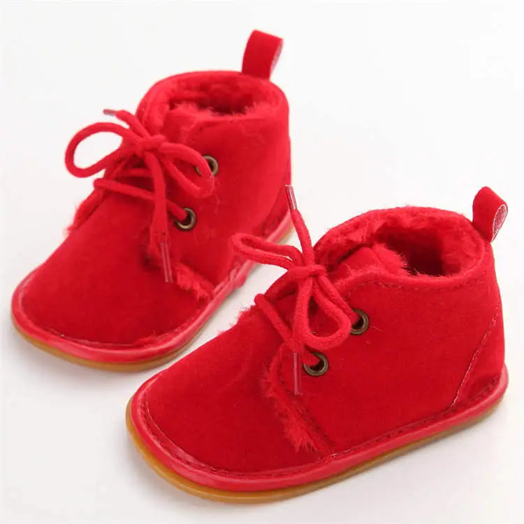 Durable winter crib shoes for toddlers, offering non-slip protection and cozy warmth.