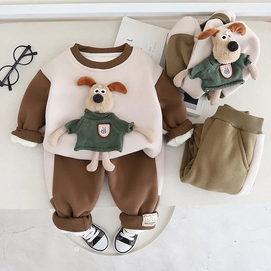Warm fleece hoodie and sweatpants set for toddlers, made of soft cotton, perfect for autumn casual wear