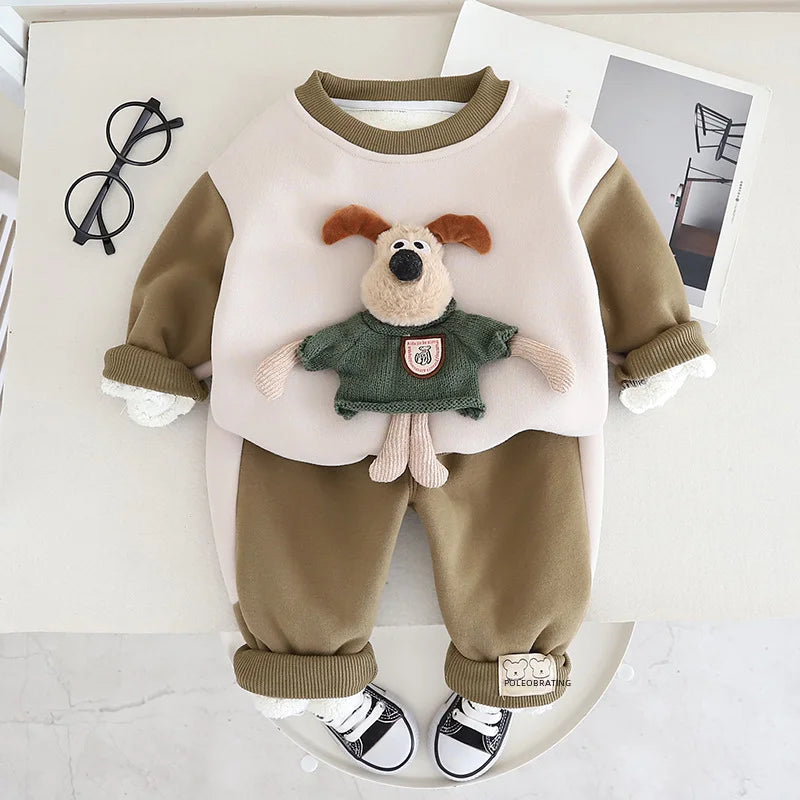 Unisex kids' jogging suit featuring a cozy fleece hoodie and matching sweatpants, ideal for winter comfort