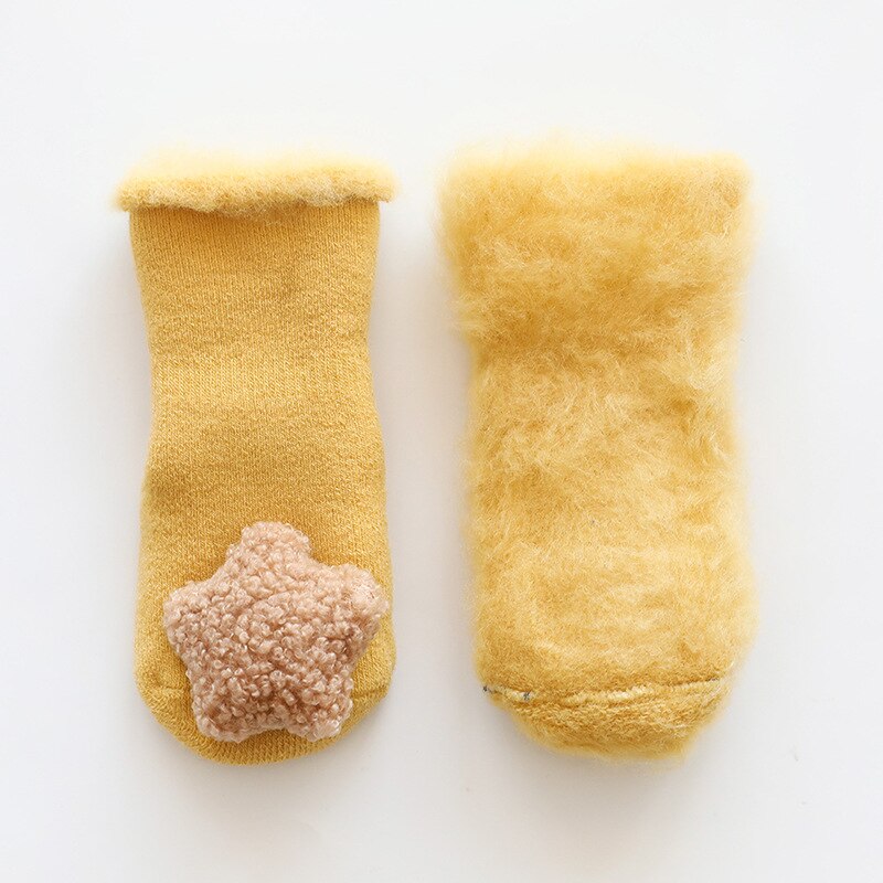 Winter-ready baby socks: ultra-warm fur-lined design with effective anti-slip bottom for security.