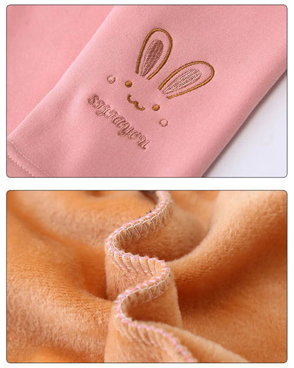 Child-friendly rabbit print leggings in a soft yellow, fashionable for young girls