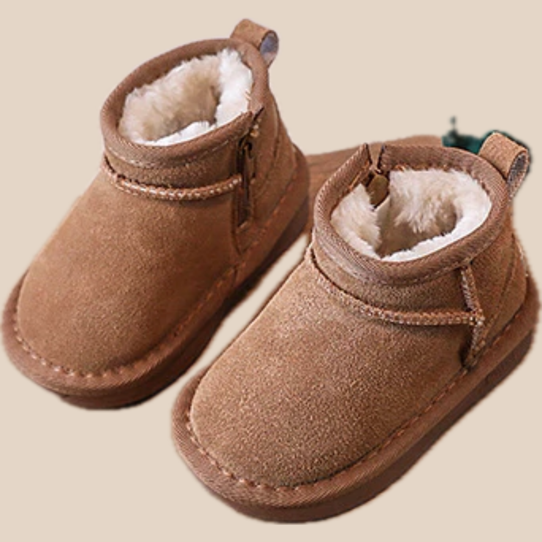 Kids' fashion: brown ankle boots with soft plush lining, ideal for cold weather.