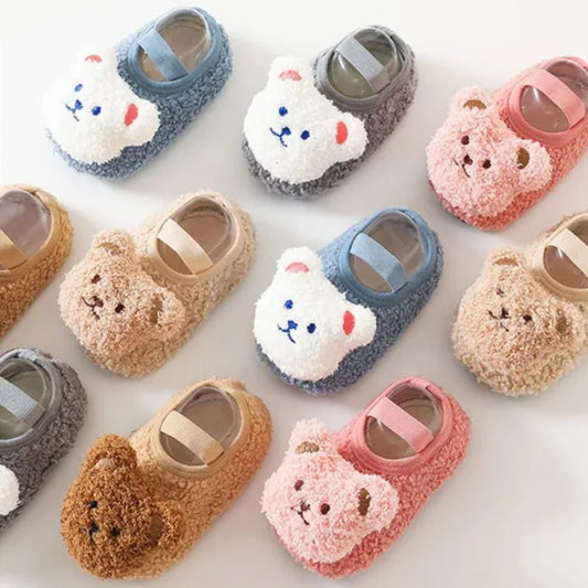 Warm, soft non-slip bear slippers for toddlers, cozy winter footwear for children's comfort.
