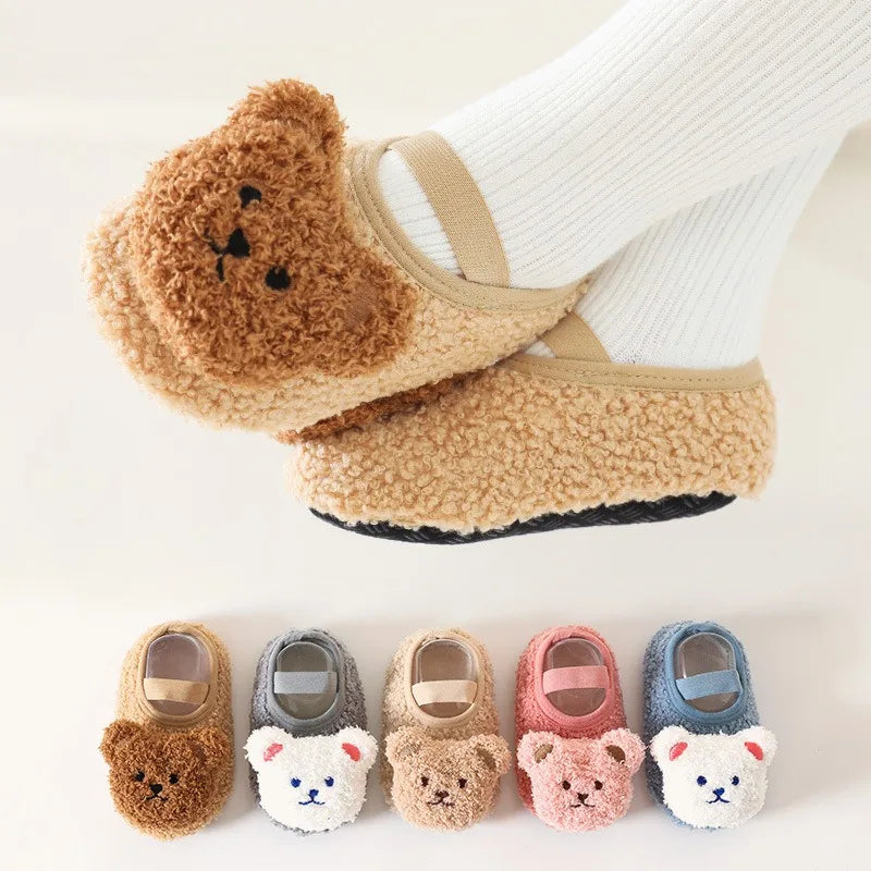 Unisex children's bear-design slippers with non-slip sole for safe indoor play.