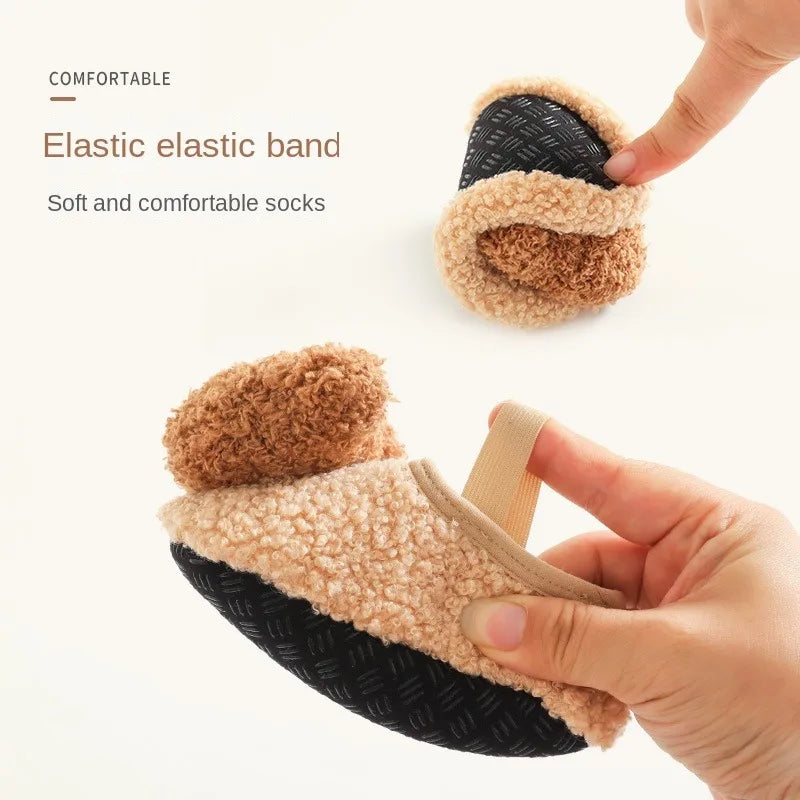 Comfortable children's house shoes, soft bear design, ideal for keeping tiny feet warm.