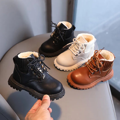 Warm winter snow boots for kids, unisex design with cozy cotton lining for cold weather.