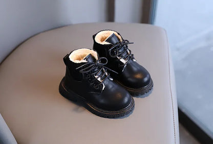 Soft cotton unisex kids boots, perfect for snow and chilly weather, easy on with zipper.