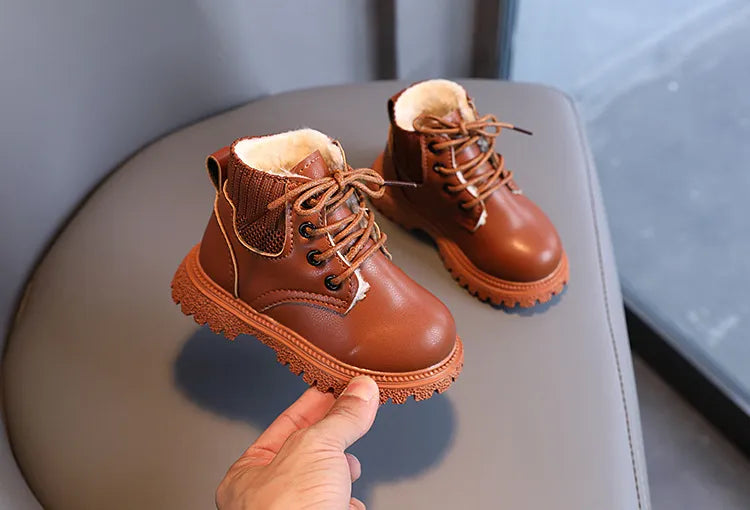 Durable unisex children's snow boots with soft cotton lining, perfect for winter play.