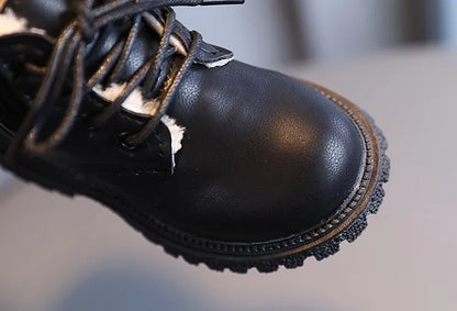 Kids warm winter boots, unisex, cotton upper and lining, ensuring cozy feet in snow.