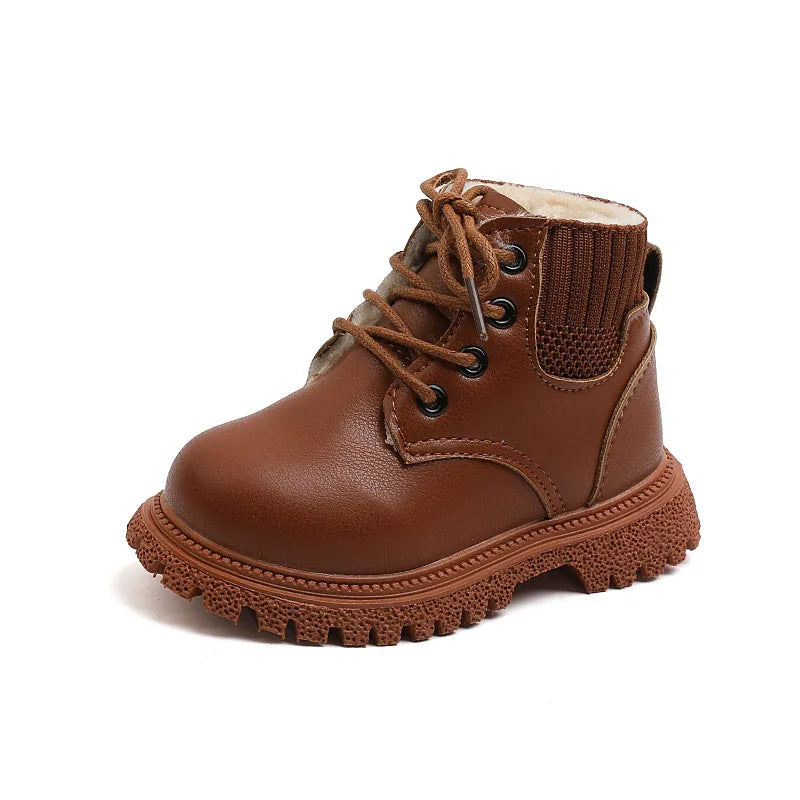 Durable kids snow boots, unisex, insulated with cotton for ultimate warmth in winter.