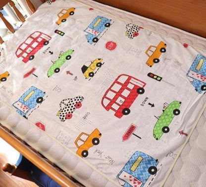 Portable baby accessories: changing mat with carry handle.