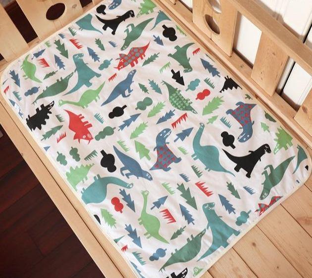 Washable baby changing pad, waterproof & reusable for daily use.