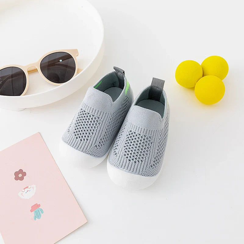 Close-up of the non-skid sole of baby breathable sneakers, ensuring stability