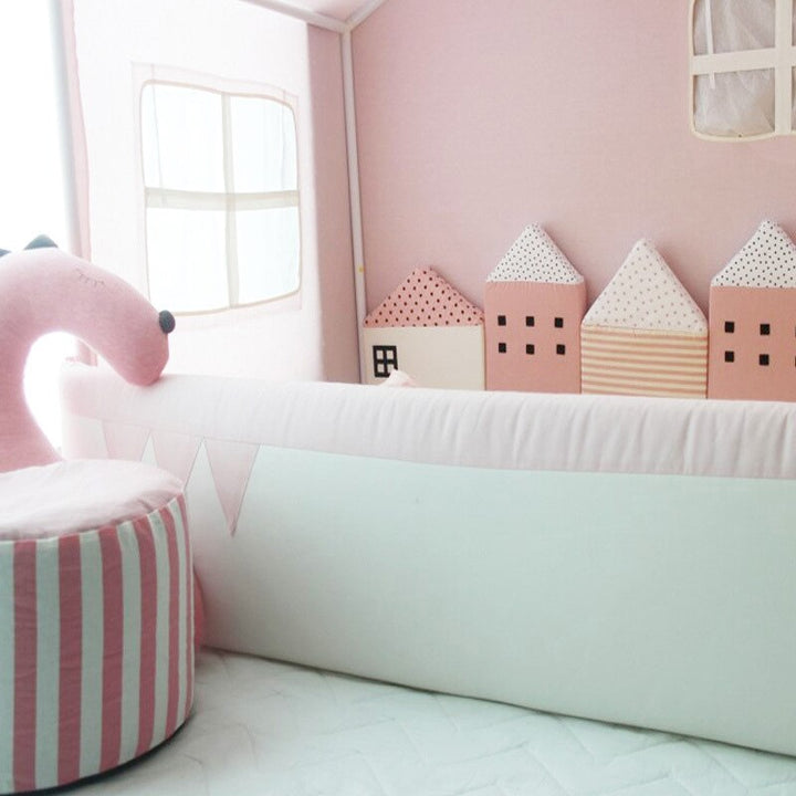 Soft house-shaped baby bed rail, providing child protection and safety for young sleepers